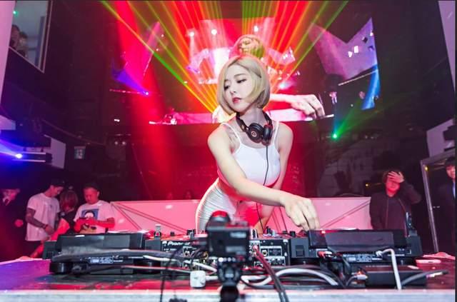 挑战视觉极限《韩国性感dj soda》清凉泳装照再现[23p