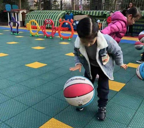 幼儿拍球正确的方法与引导