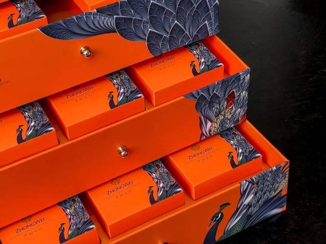 杜民师傅师承滇菜大师解德坤,在翠湖宾馆匠心制作月饼40余年