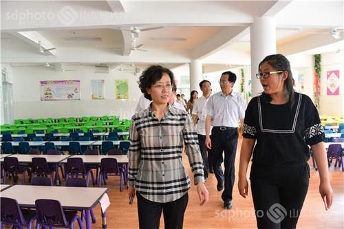 1mb 图片说明:2016年5月30日,山东省茌平县委书记马骏,县长雷霞等县委