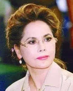 她就是日本社交界大名鼎鼎的—  黛薇夫人.