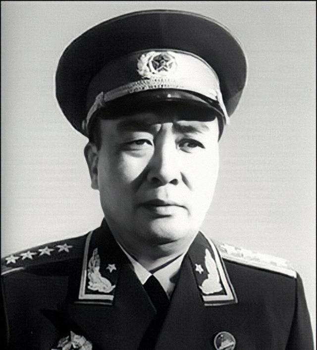 用笔战斗的开国大将军谭政,以文字为武器,增强全军战斗力!