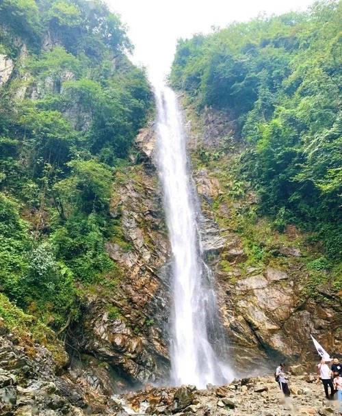 这里的冷水鱼千万不能错过是专属于这里的鲜美带上孩子来这里划划船