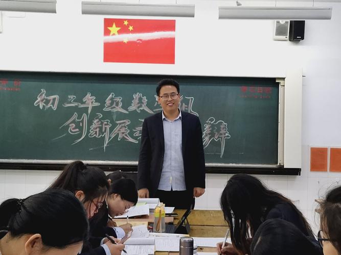 孙一帆老师的《图形的轴对称 纠错反思总结提升》课学生积极活跃,教师