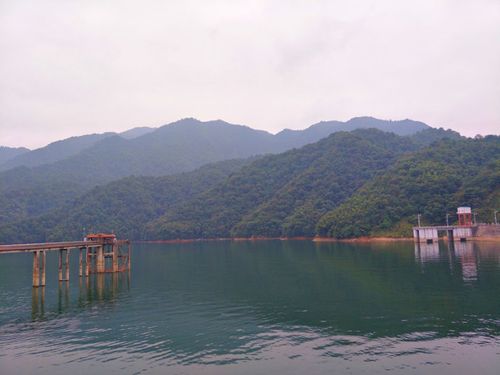 秋天的浏阳株树桥水库