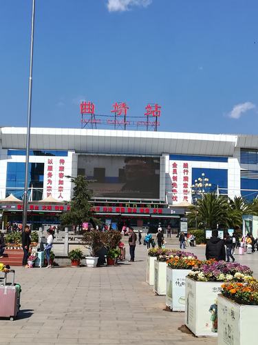 到火车站买票准备回家了.