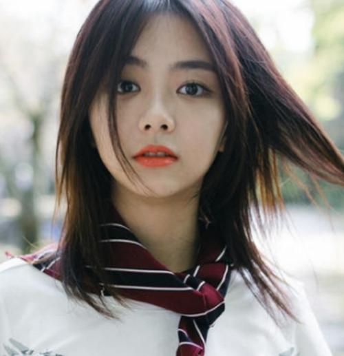 谭松韵时尚清新写真集,少女感十足,犹如落入凡间的小仙女