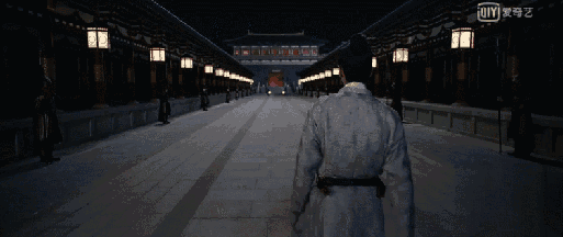 天盛十八年,宁弈借天盛帝大赦天下,费尽心思出了宗正寺,开始了   扮猪