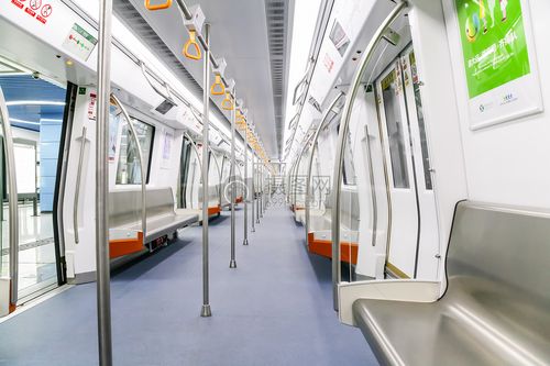 不对称地铁车厢内部