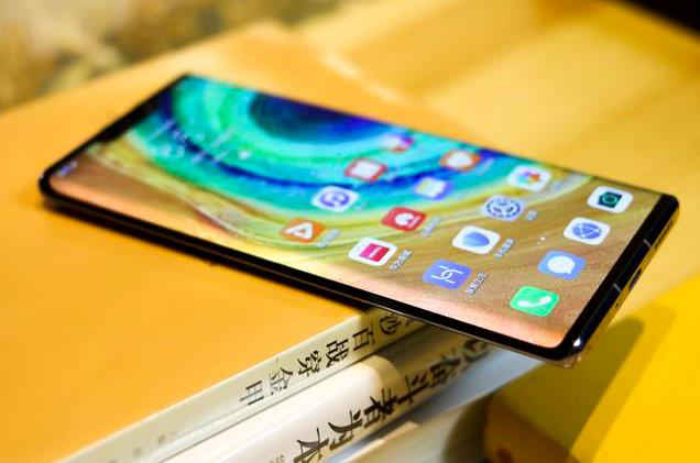 华为mate30pro屏幕真就比不上三星么?对比之后,结果很尴尬