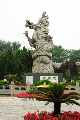 1,市里开放了戚城公园,以后也不在收门票了,公园里面人气逐渐的旺了