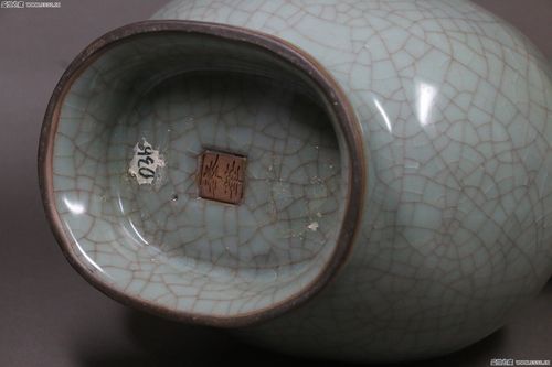 官窑双耳尊