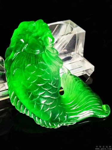 冰种帝王绿翡翠鱼一件
