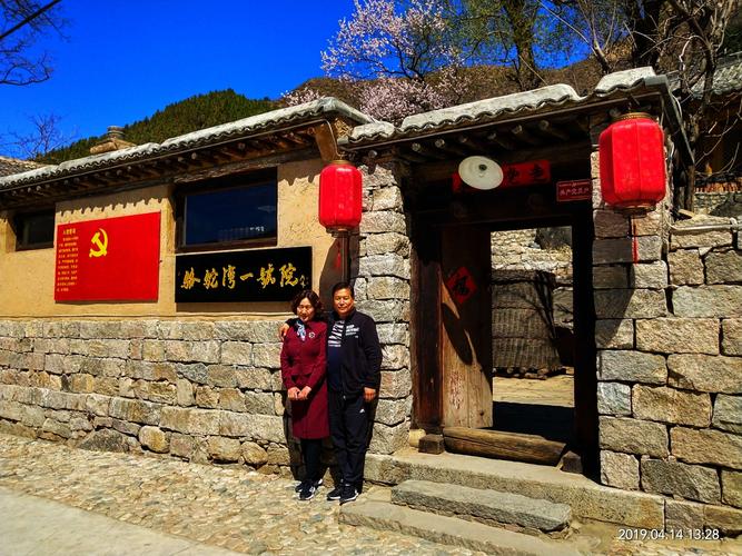 和连长一起参观阜平县城南庄爱国主义教育基地,总书记