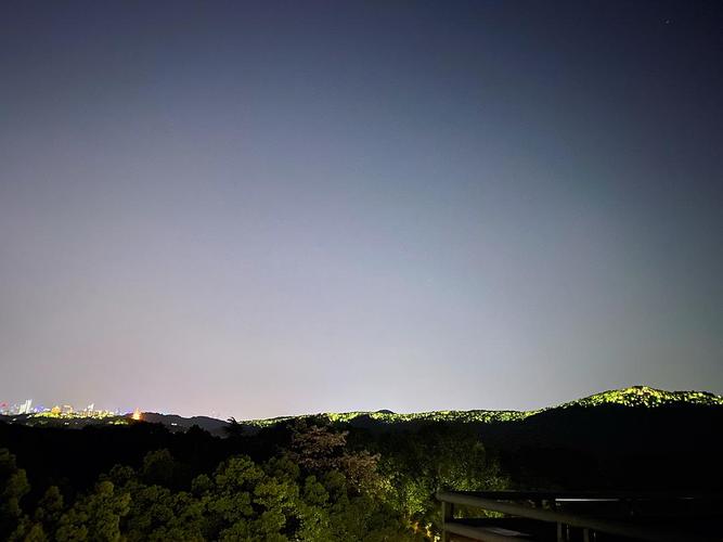 晚上10点的( )