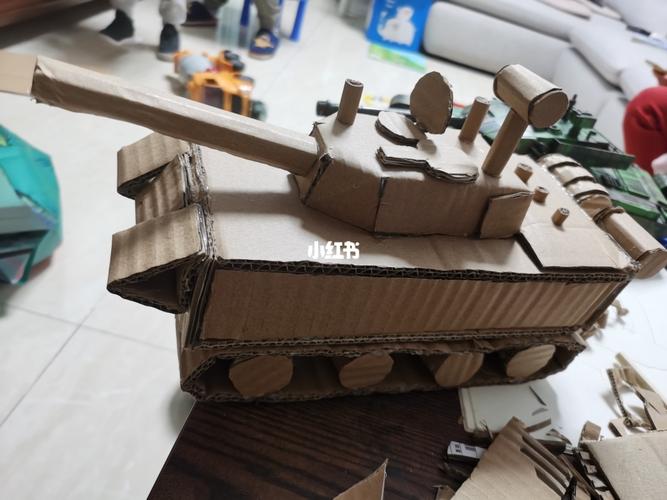 用纸板箱制作一个手工坦克模型_手工制作_上色_剪纸_兴趣爱好_手工
