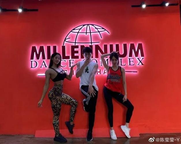 身材比例好曾经是一名舞蹈老师陈莹莹本科学的临床护理学曾获健身大