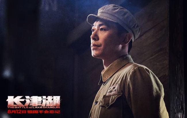 愧是35年前就拍过《大阅兵》的男!《长津湖》让我热泪盈眶