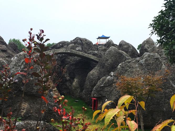 武汉新田园风光景区-江夏花海石林