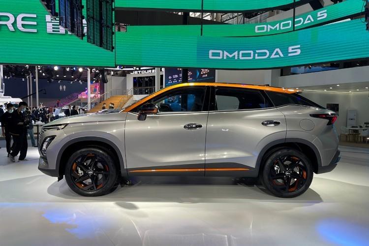 omoda 5采用奇瑞汽车最新的"art in motion"设计理念,该理念融合了