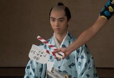 羽生结弦首次触电拍电影 过招妻夫木聪获得盛赞