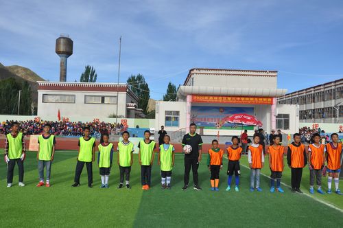 桑珠孜区第三中学第三届七 人制"新生杯"足球联赛