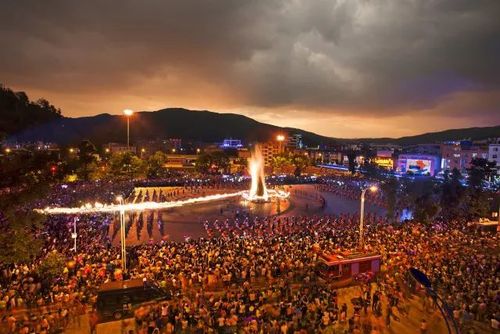 峨山峨山的美小巧而精致,这个"彝味"十足的小县城,总是充满着惊喜.