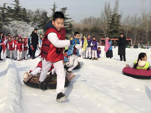 冰雪竞技燃亮青春