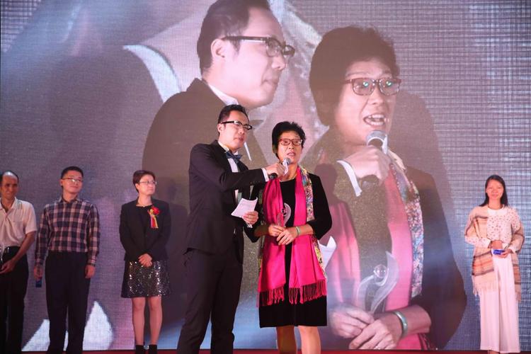 最佳理财奖获得者发表获奖感言