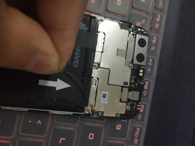 我的华为p10在拆机过程中把信号线底座拨掉了,那位大神知道该咋办?