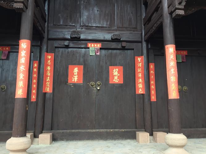 龙王庙大门的对联