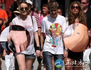 嫩模借汪小菲大s裸纹"俏江南"明星私密处纹身