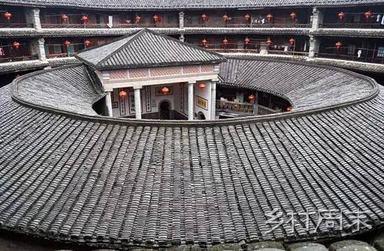 跟着"80后"邮票,探访中国八大特色民居