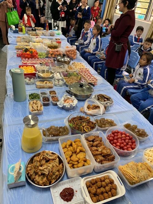 怡景小学二(1)班迎"元旦"美食节