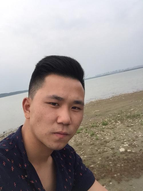 型男靓女灬鹏哥