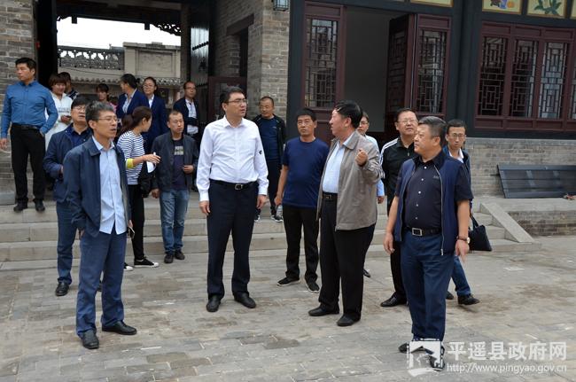 石勇督导第十八届凯发k8国际摄影大展准备工作