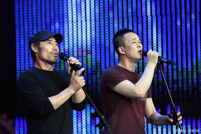 曾在春晚一曲成名,如今住工地睡板床,"旭日阳刚"王旭