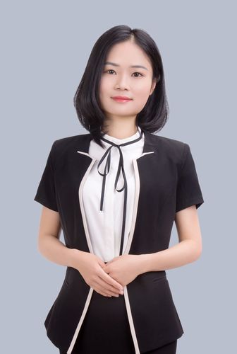 黄芳