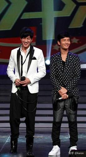 真正180的何润东把黄晓明秒得痛不欲生.