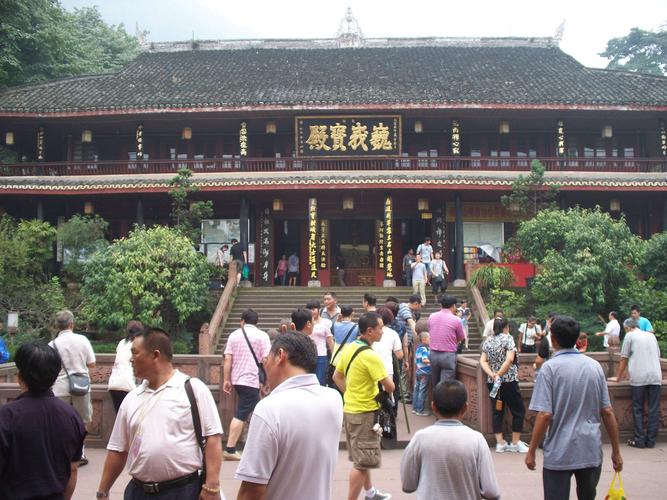 14:25万年寺巍峨宝殿