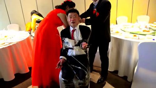 结婚跳舞 新郎太有才!