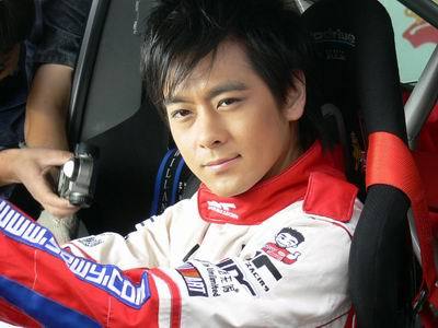 林志颖:网游,赛车,赛艇我都爱