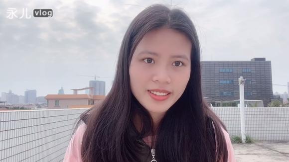 都说广西网红主播很接地气,看南宁小美女的直播场地,网友:简朴