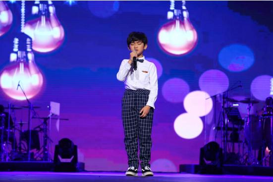 图:《音乐大师课》第一学年学生周安信演唱《天之大》登上过央视春晚