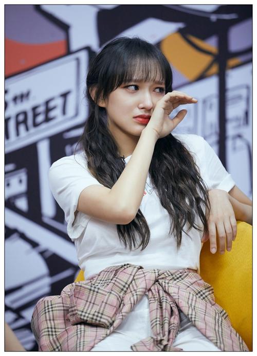 明星时尚写真壁纸:程潇《极限青春》美照曝光,可爱满分