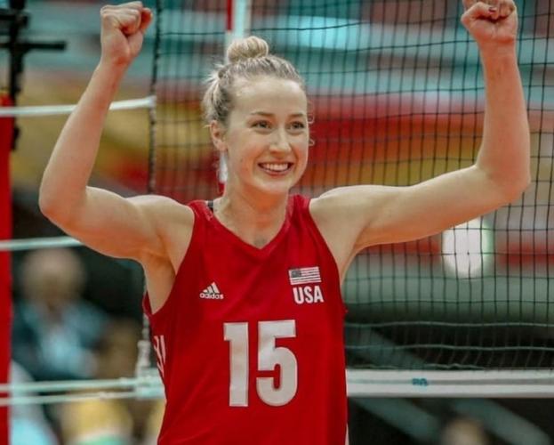 女排32岁老将退役,刚拿奥运冠军,颜值极高,曾是朱婷队友_希尔