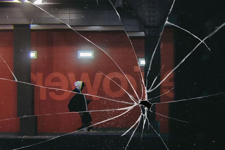 为你一键生成破碎玻璃镜子照片ps动作预设