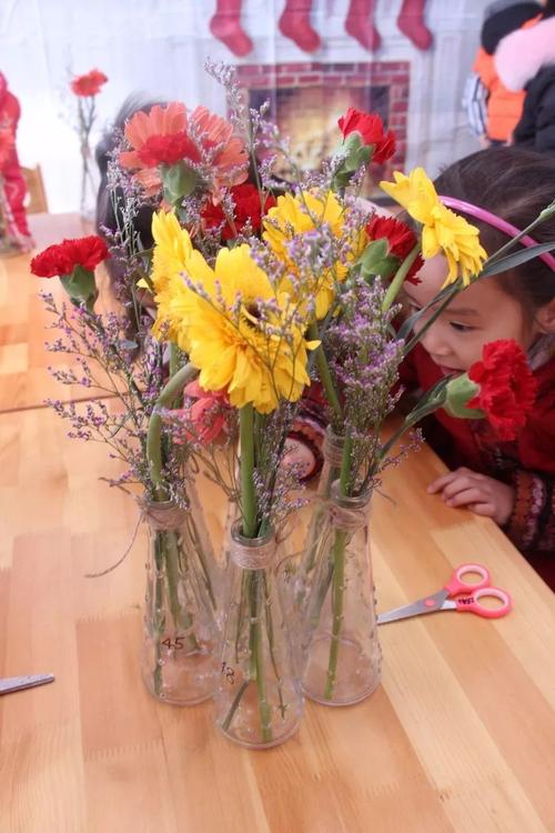【菁菁校园】实验幼儿园:高雅插花 圣诞狂欢