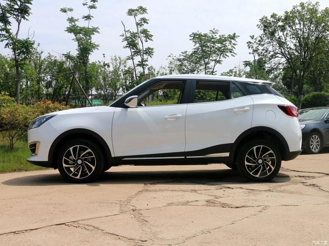 众泰汽车,众泰t300,2018款 1.5l cvt豪华型,车身外观实拍图片