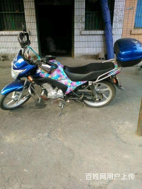 五羊本田锋朗125摩托车